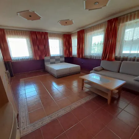 Fekete Barany Apartman * Balatonlelle